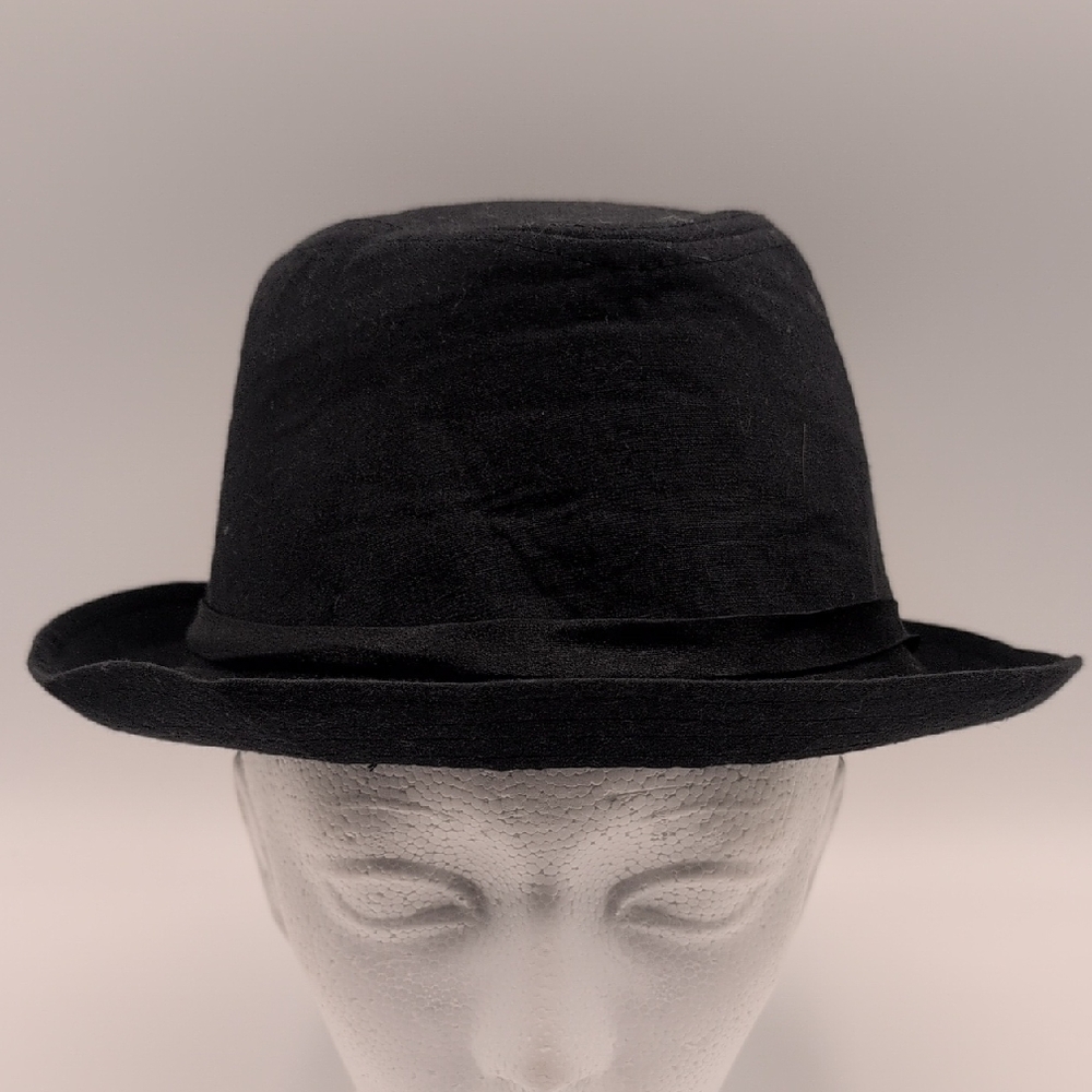 Black Crown Cap Signature Black Hat